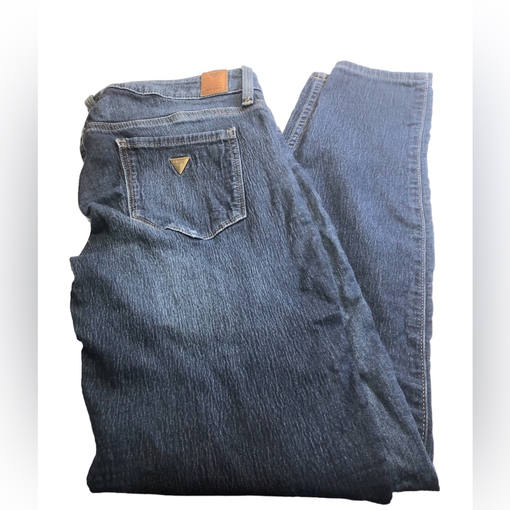 GUESS Women’s size 29
Low-Rise Power Skinny Jeans